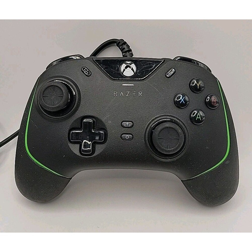 Razer Wolverine V2 | RZ06-0356 Wired Gaming Controller Xbox One X|S, PC